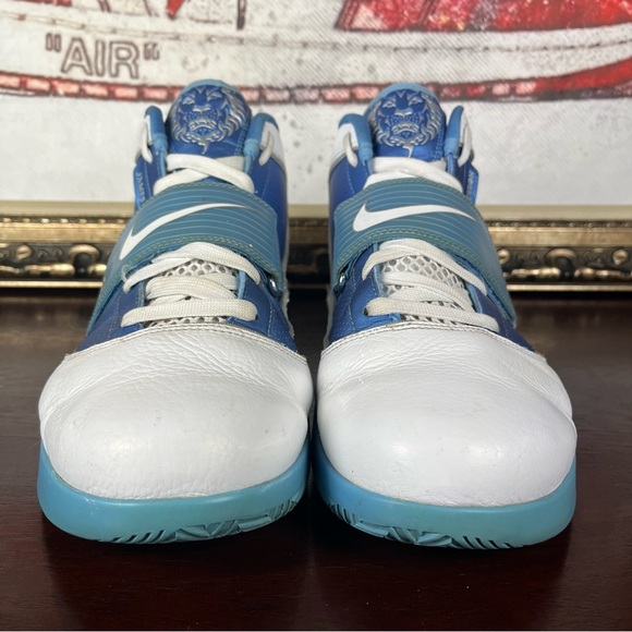 Nike Air Zoom LeBron Witness 2010 Men's Basketball Shoe Size 13.5 White Blue - Picture 2 of 10